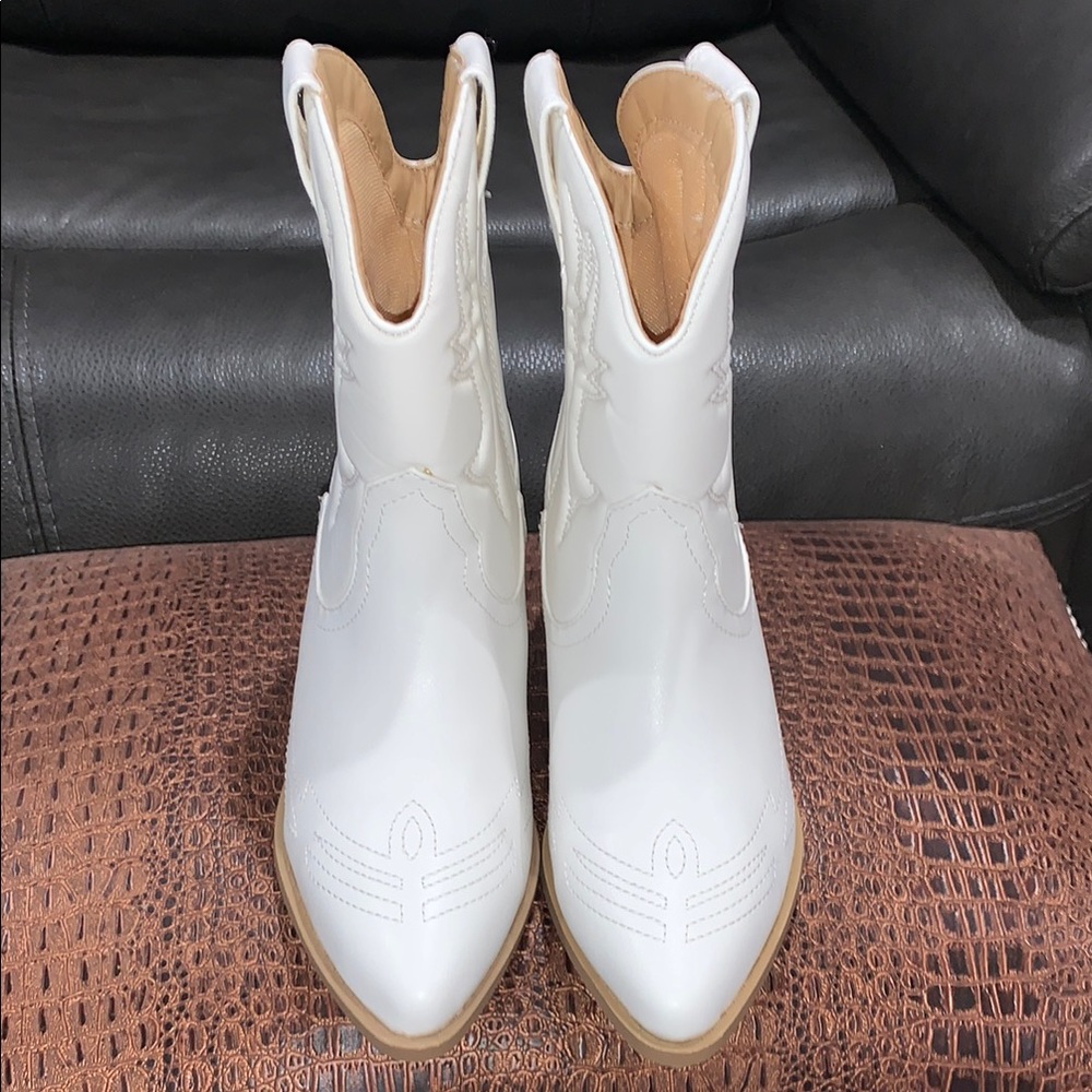 White Sticked Western Ankle Boots Size 8 - Picture 9 of 15